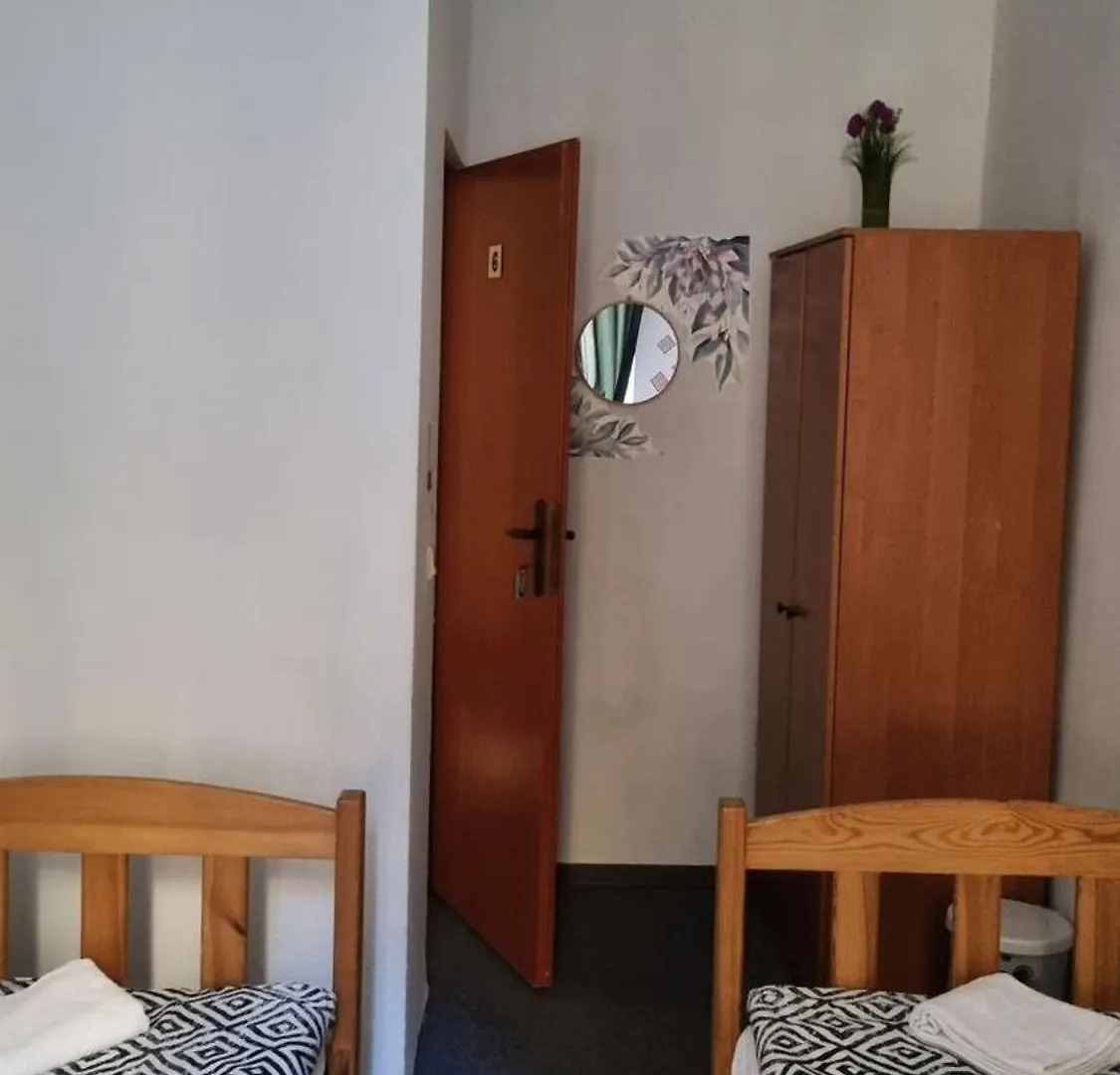 Hostel Green Cat Rooms Krakow Poland